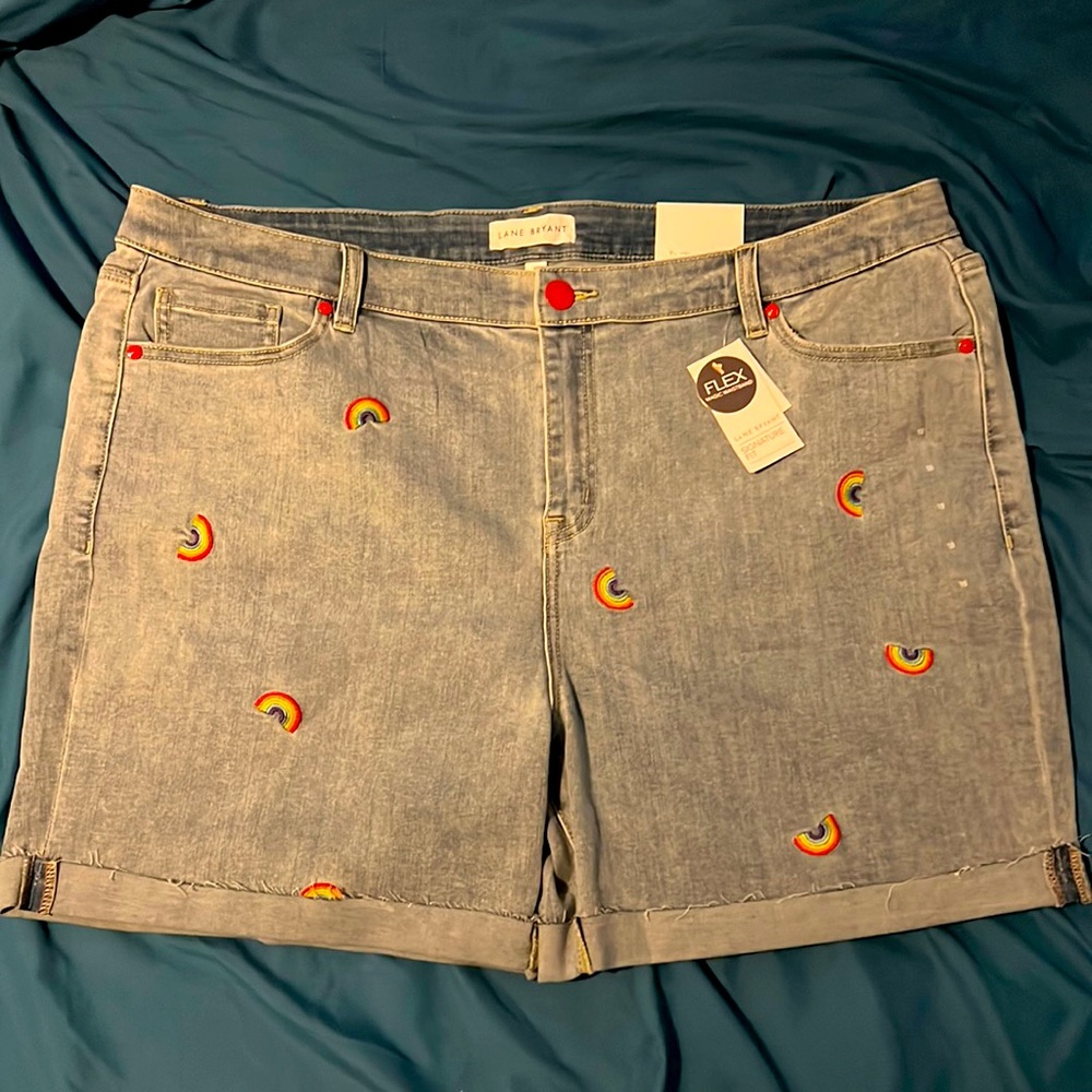 Lane Bryant Signature Fit Boyfriend Midi Short with rainbows Size 18 NWT
